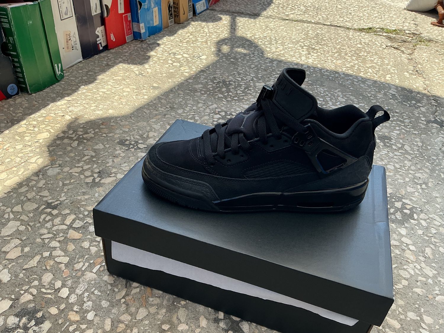 Jordan spizike low, COLOR: Black/black, Size: 7Y