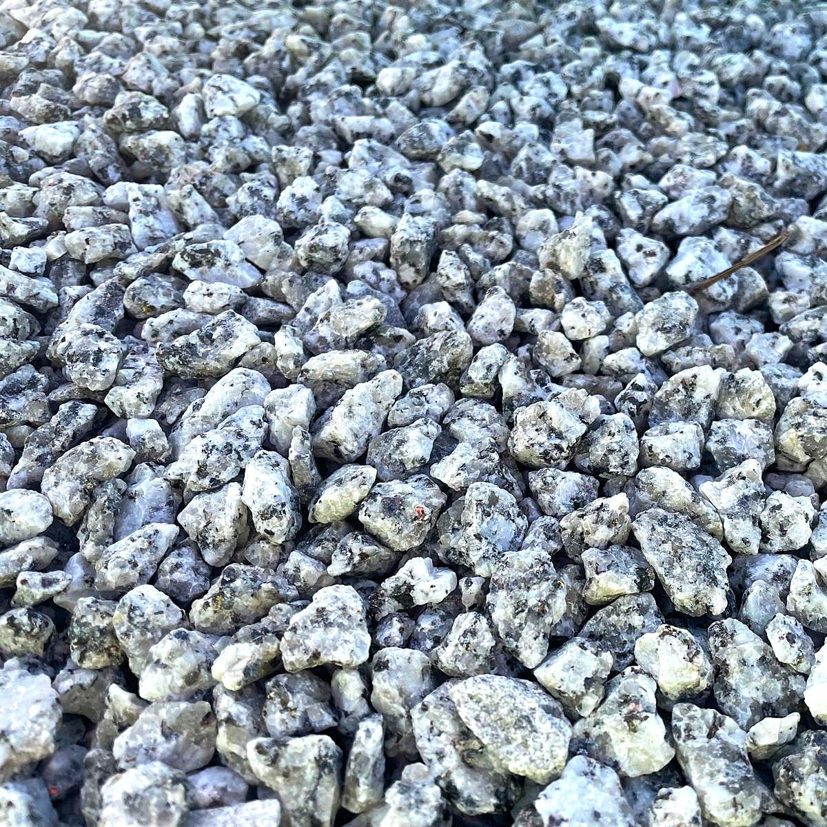Silver Granite Chippings 14mm Silver Granite Chippings 14mm