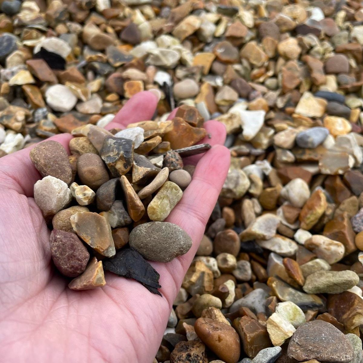 New Forest Flint 14mm Golden Gravel New Forest Flint 14mm Golden Gravel