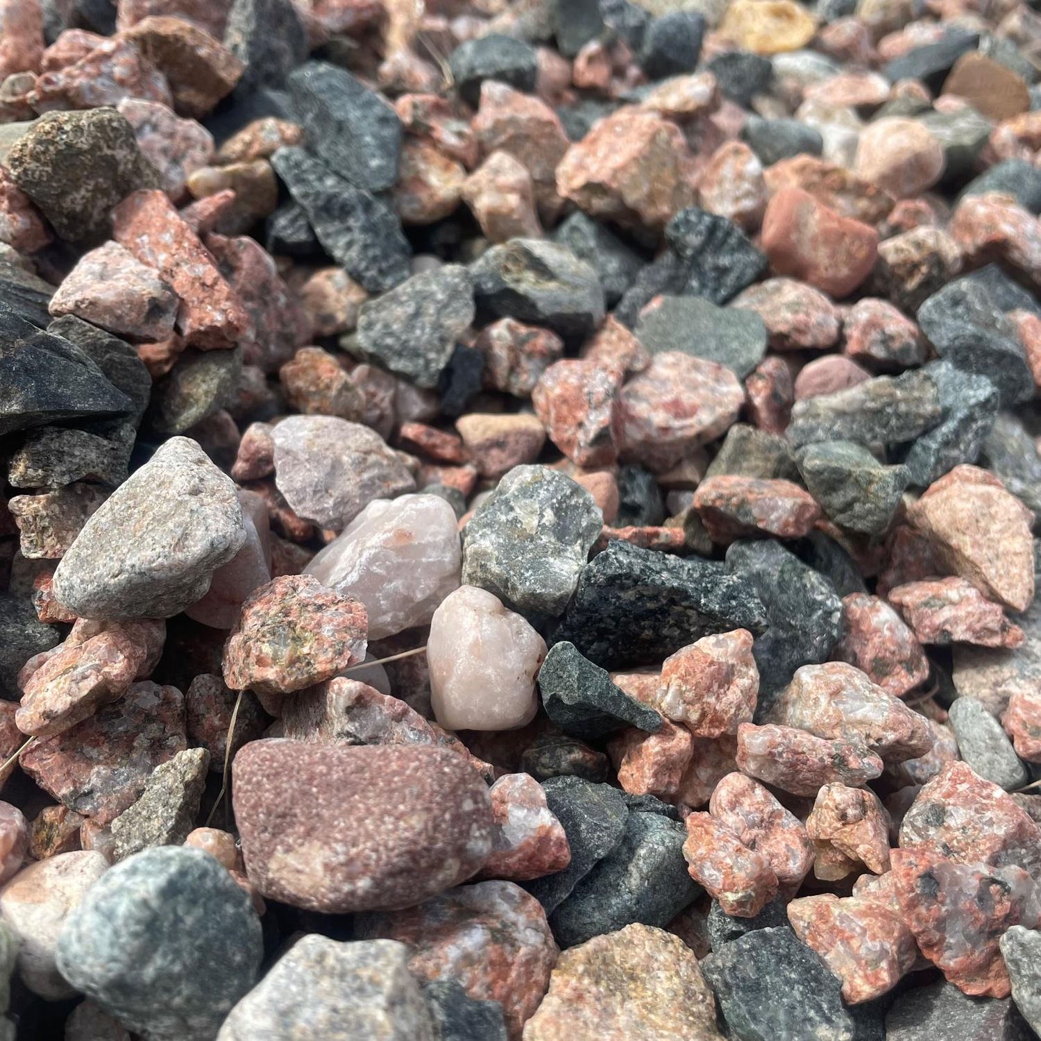 Pink Granite Chippings 20mm Pink Granite Chippings 20mm