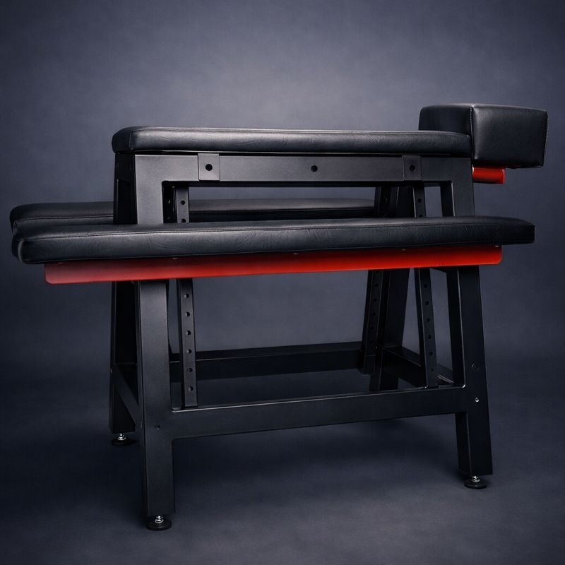 BDSM Strafbock  aus Stahl mit höhenverstellbarem Mittelbalken