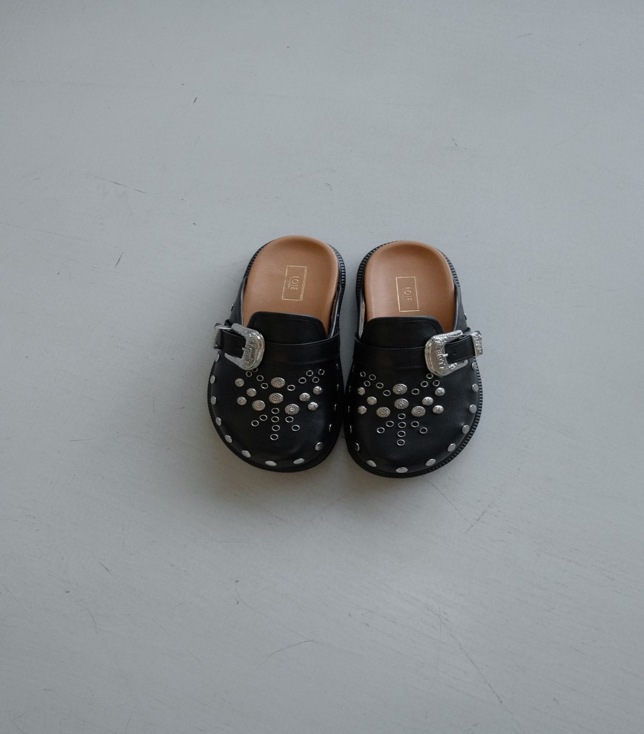 SUN SIYAH DERI TERLIK