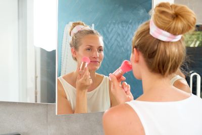 Retractable Kabuki Brush - Meadow Blush