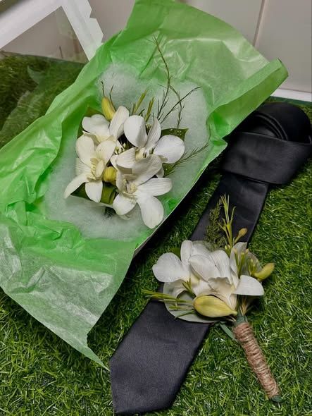 Wrist Corsage &amp; Buttonhole - (fresh Orchid)