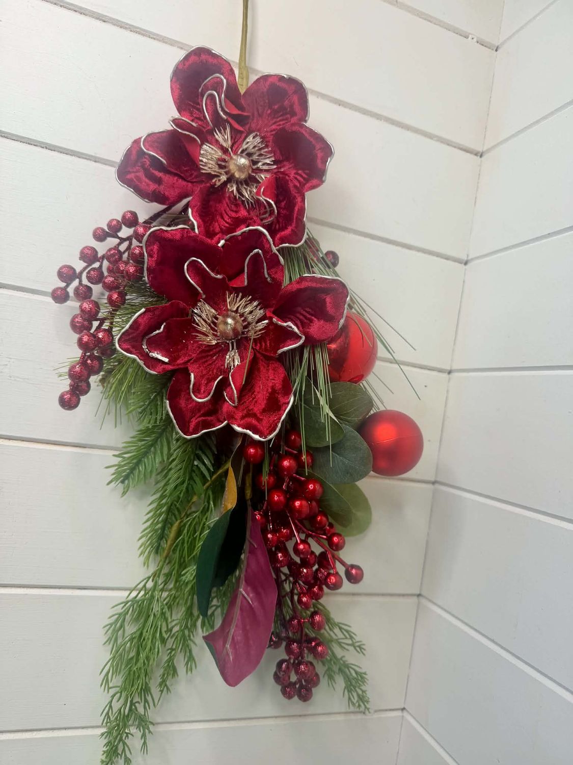Magnolia with Bauble Christmas Spray – Red &amp; Green 78cm