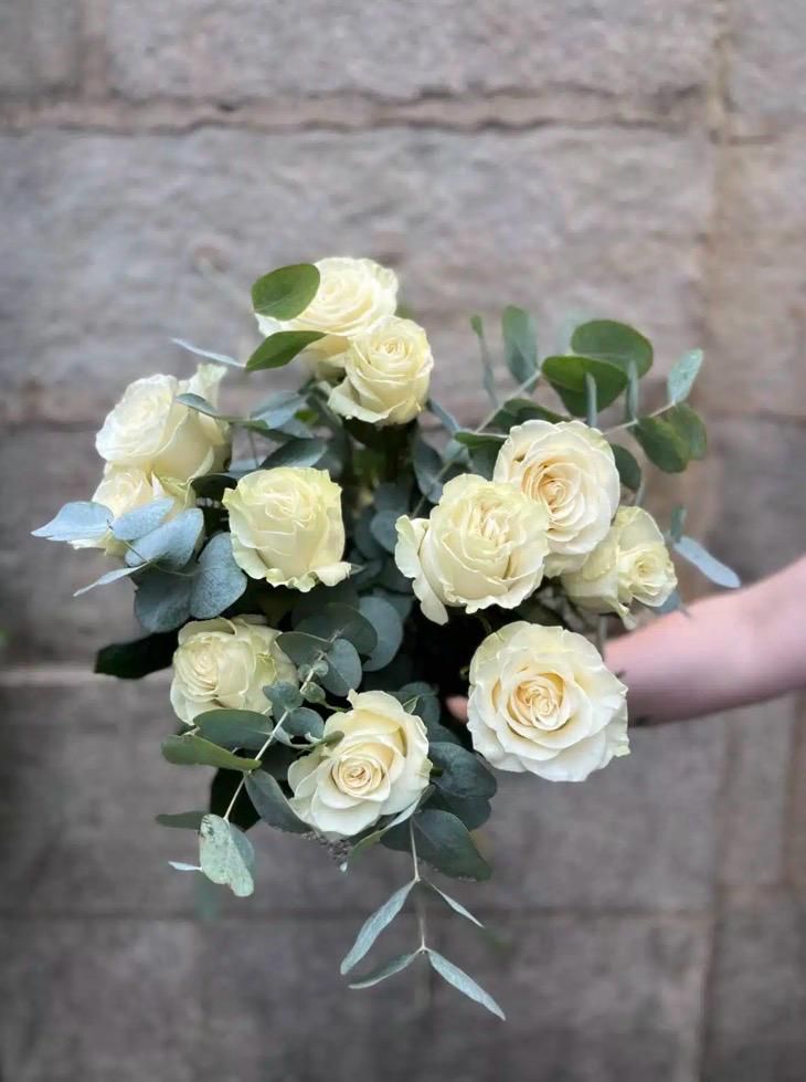 Bouquet Rond de Roses blanches
