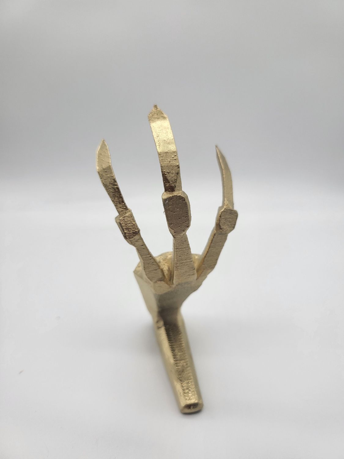 3D Printed  “Skyrim” Claw Fan Art