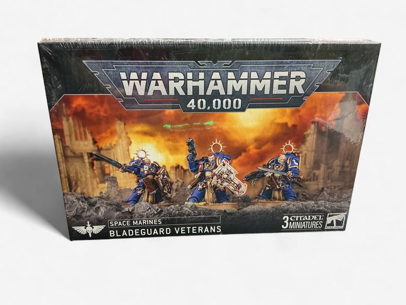 Warhammer 40,000: Space Marines Bladeguard Veterans