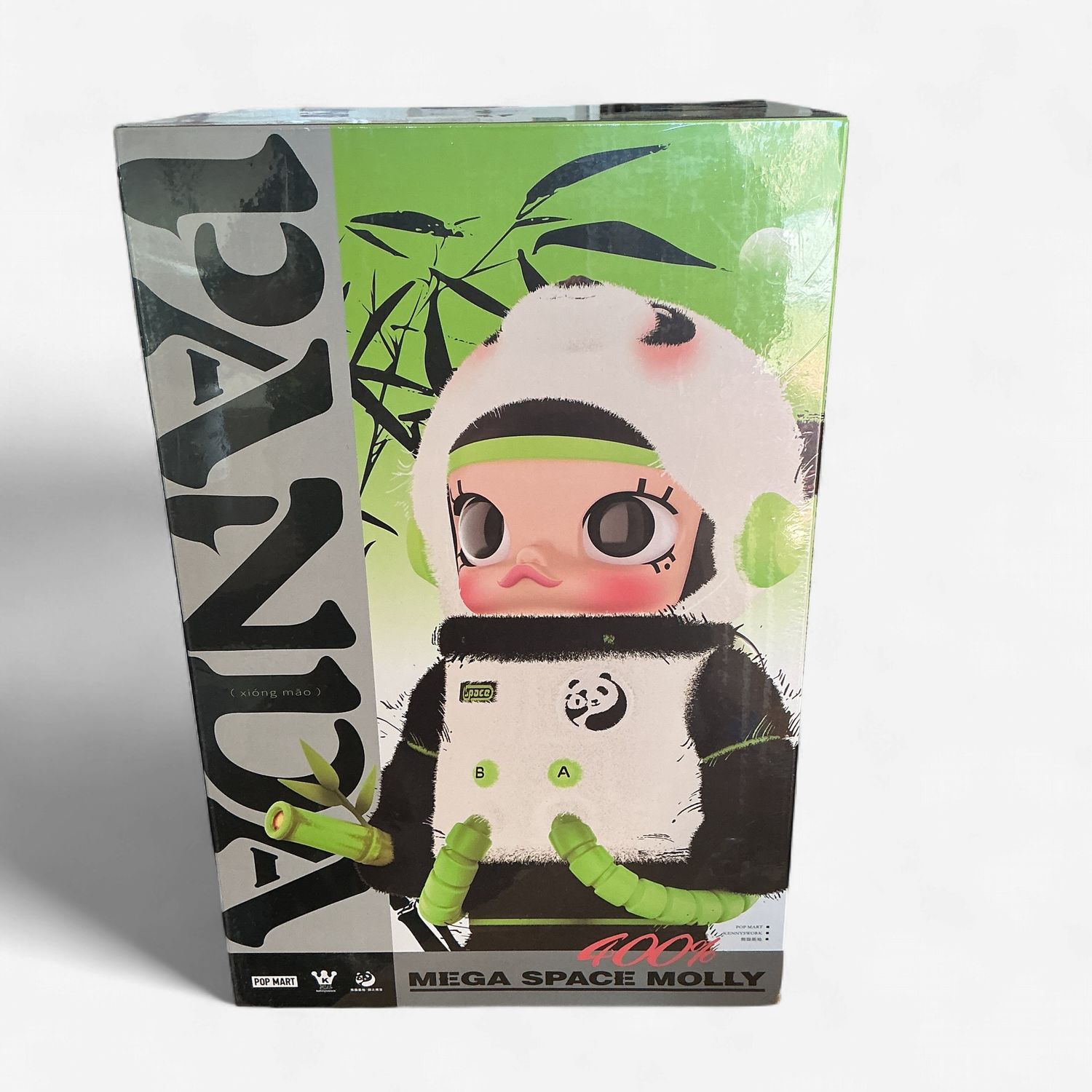 POP MART — Mega Space Molly 400% (Panda Edition)