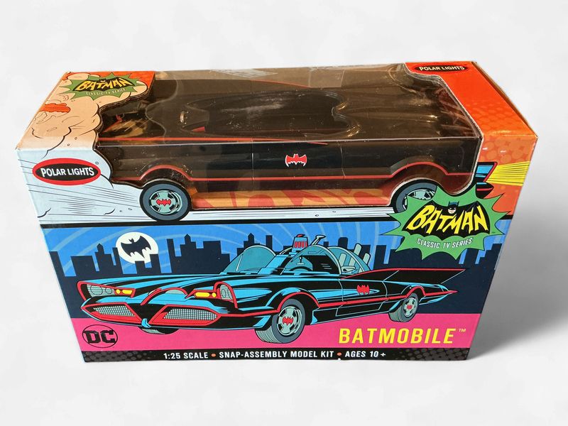 Batman Classic TV Series 1966 Batmobile Snap-Assembly 1:25 Scale Model Kit