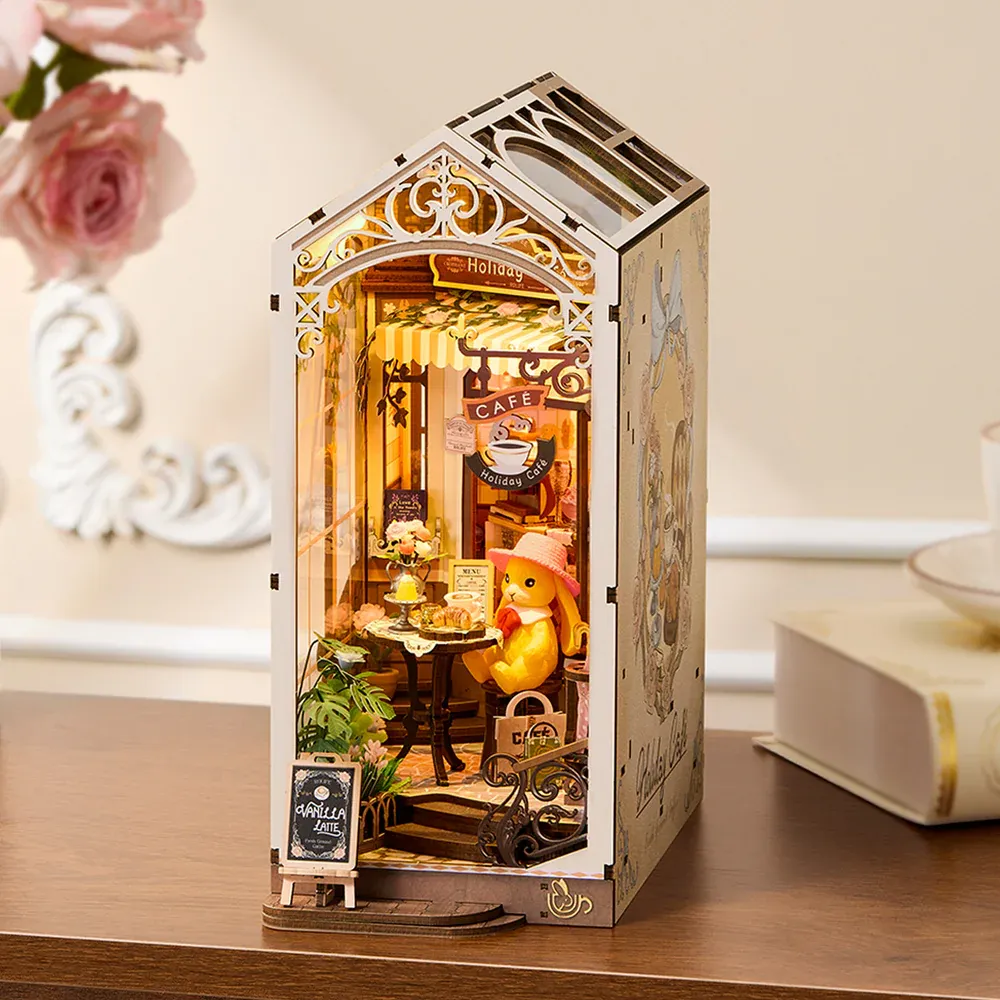 Rolife Book Nook &amp; Wonderland: Holiday Cafe