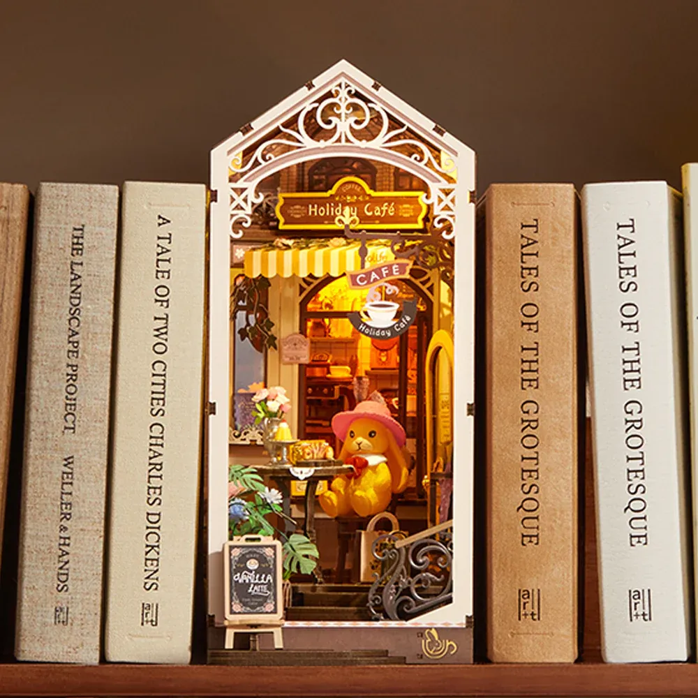 Rolife Book Nook &amp; Wonderland: Holiday Cafe
