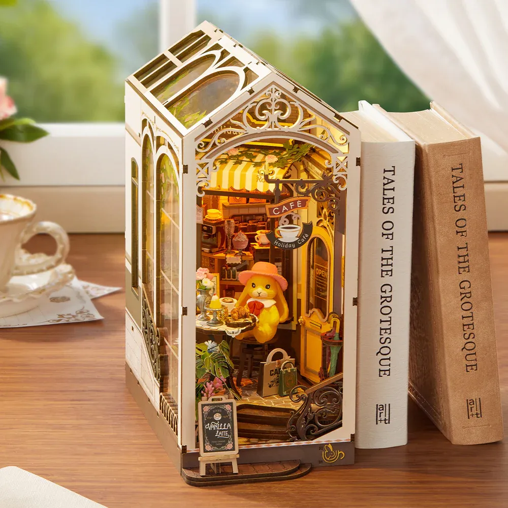 Rolife Book Nook &amp; Wonderland: Holiday Cafe