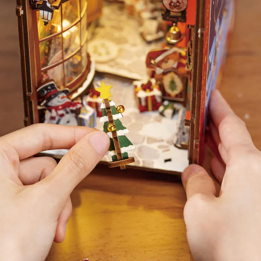 Rolife Book Nook &amp; Wonderland Christmas Street