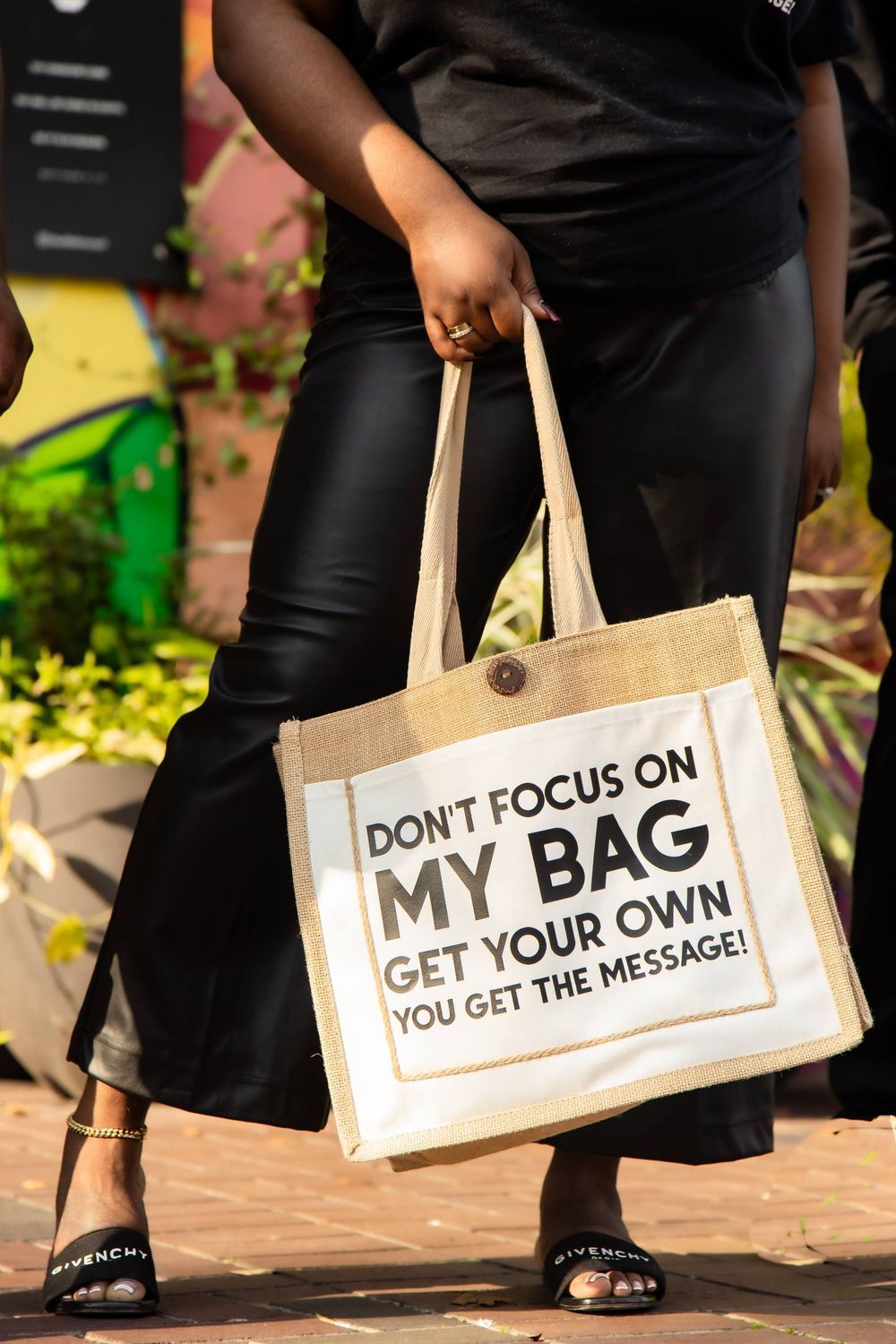 DON'T FOCUS ON MY BAG