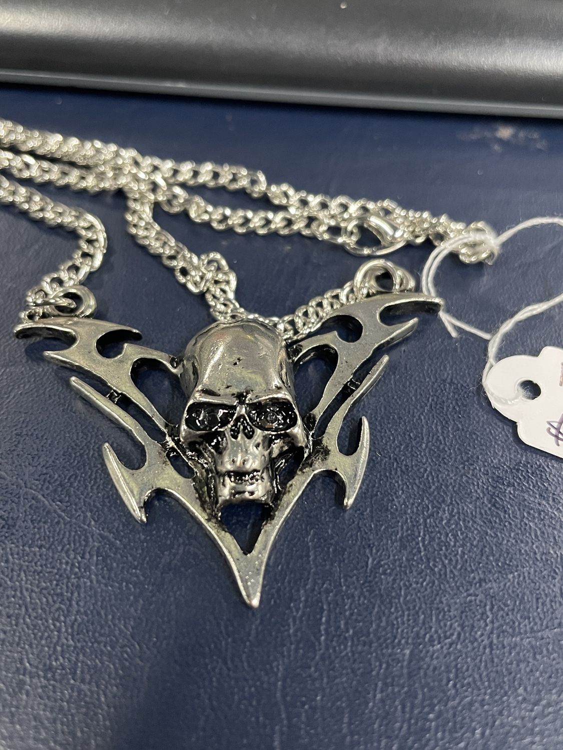 Skull w/ Tribal V Hematite Eyes Necklace