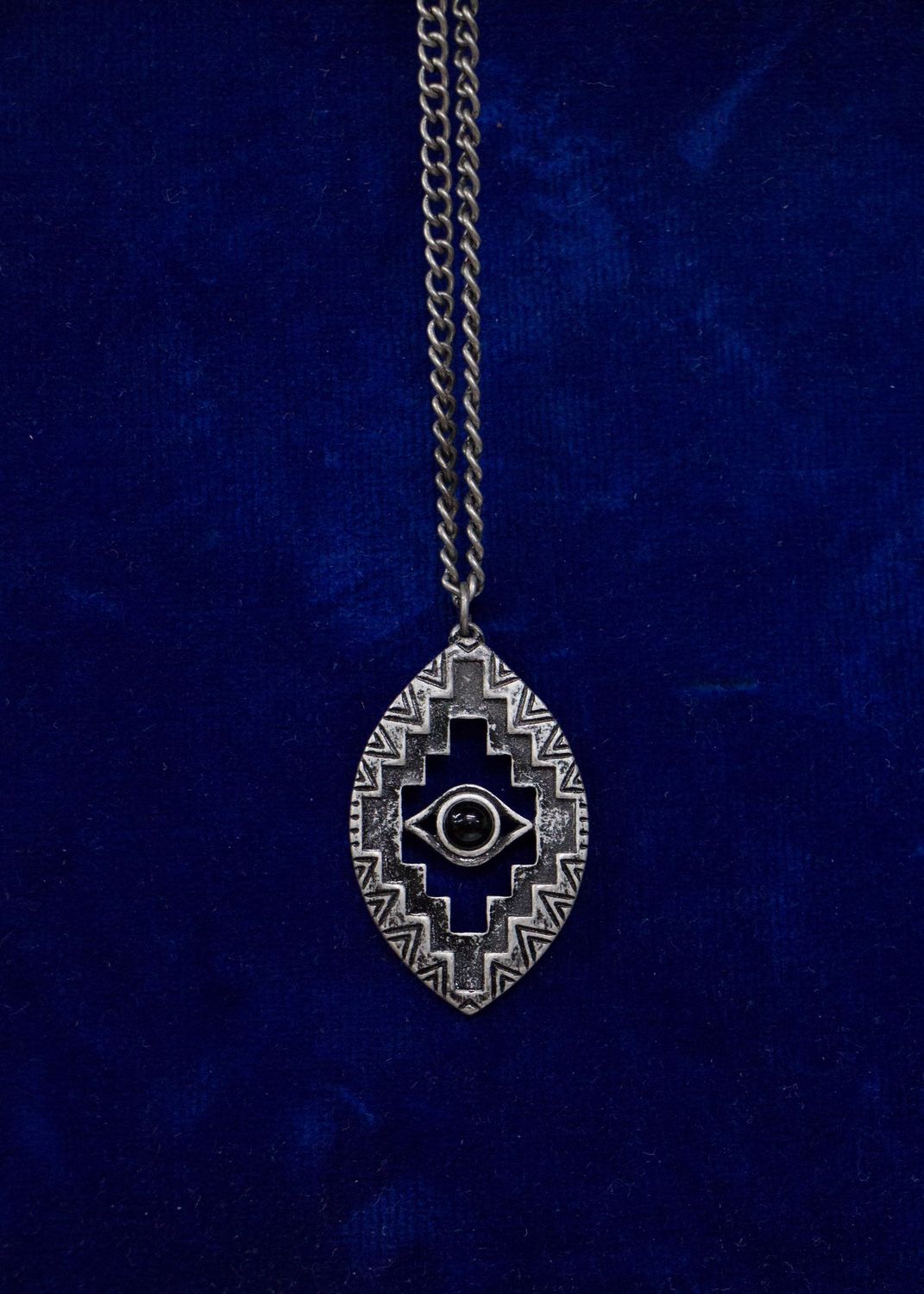 Oval Burn Slv w/Eye in Middle Necklace