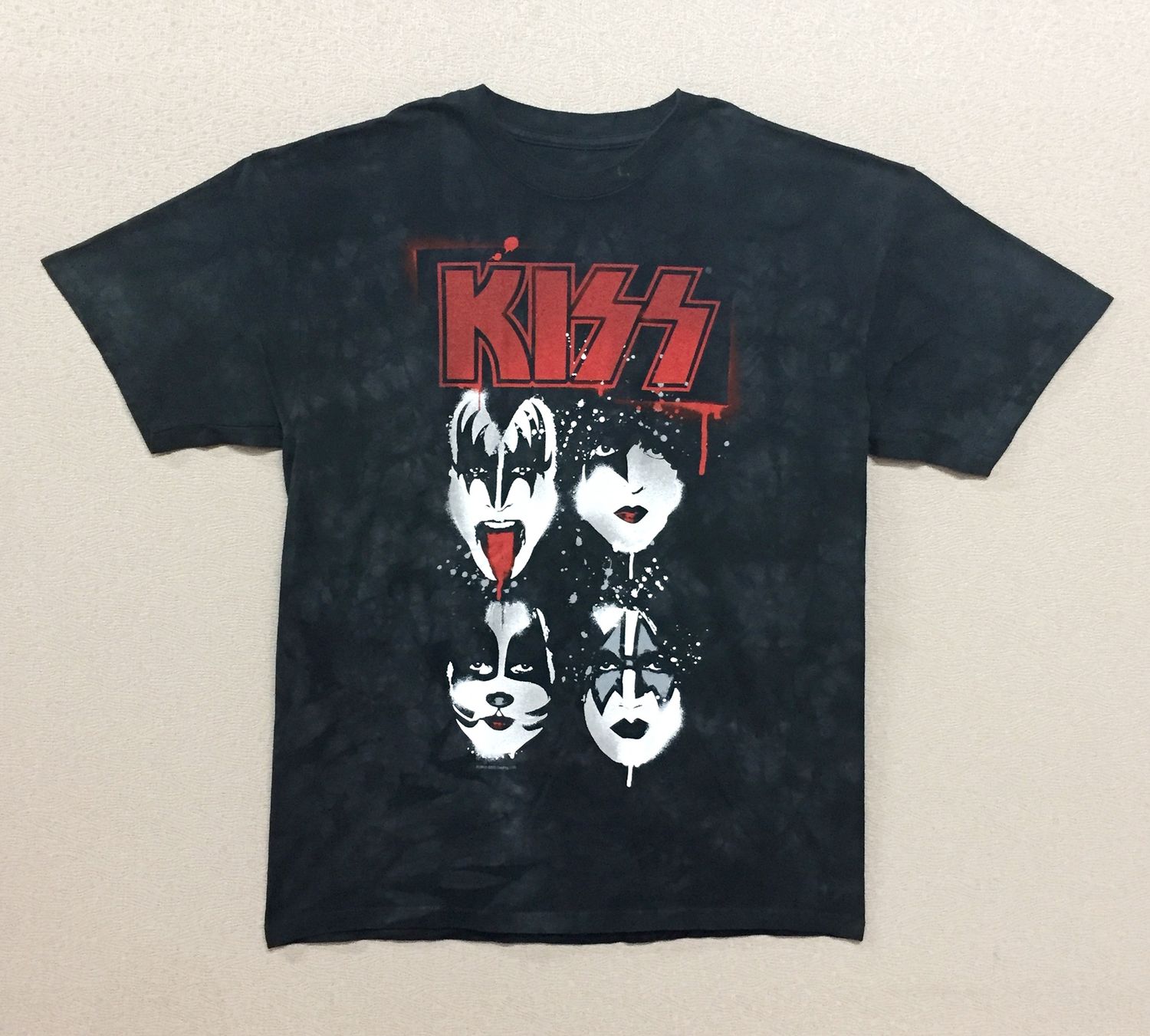 Kiss Faces Red Logo - Dark Washed Black