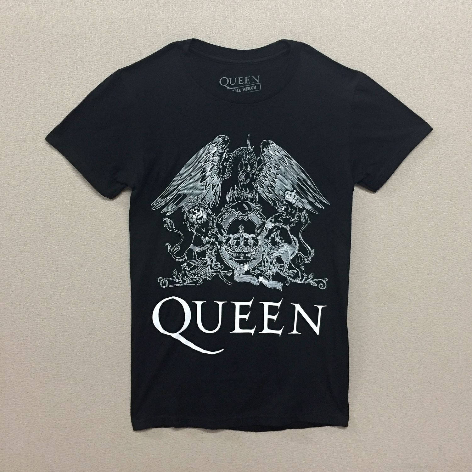 Queen B&amp;W Crest - Black