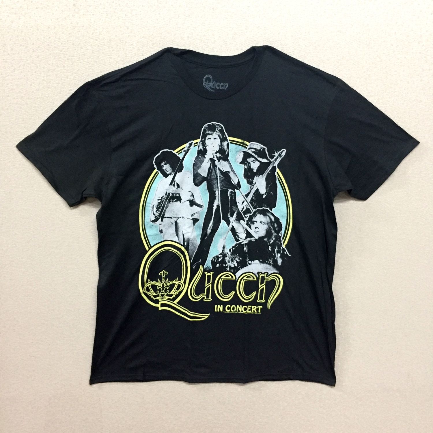 Queen In Concert Teal Circle