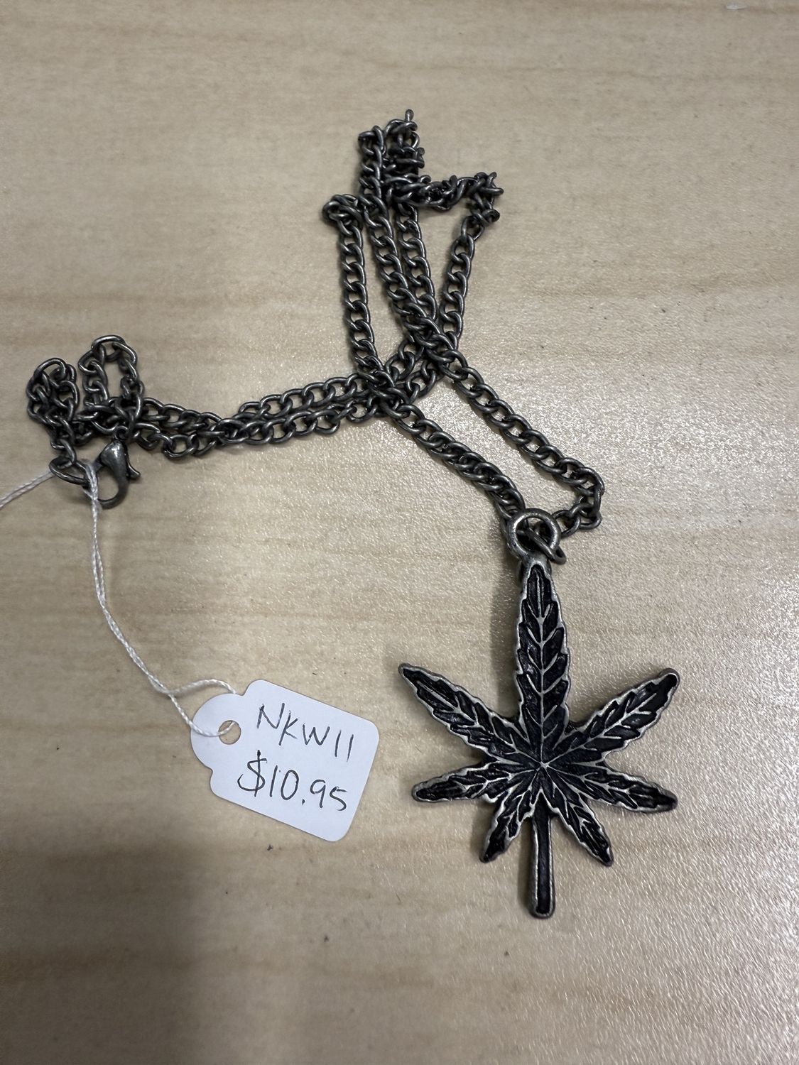 Burnish Pot Leaf Necklace