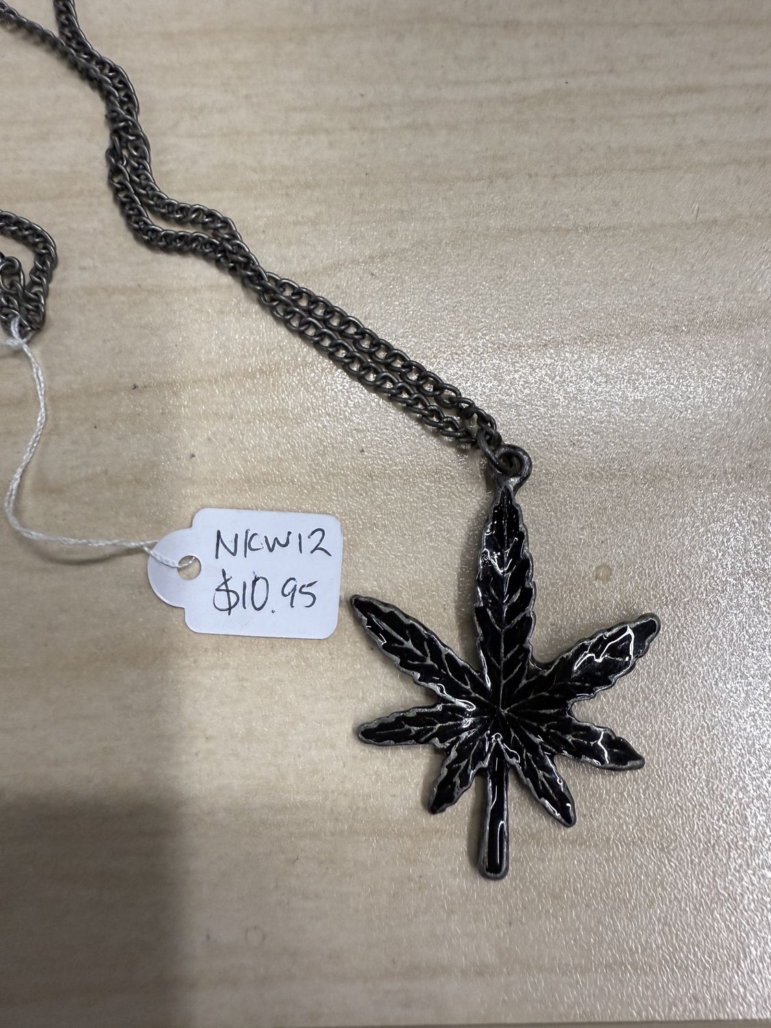 Black-Filled-Silver Pot / Weed Leaf Pendant Necklace