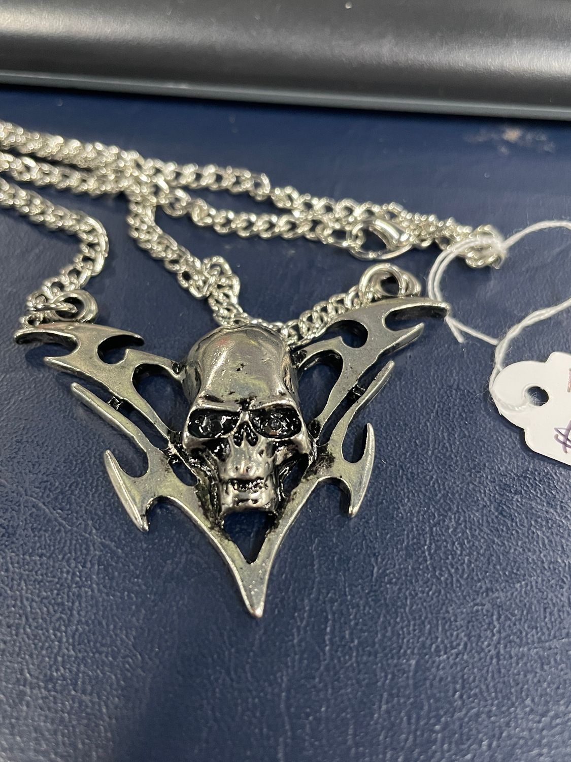 Skull w/ Tribal V Hematite Eyes Necklace