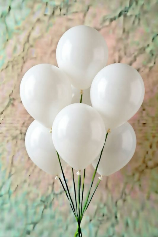 7 COUNT WHITE LATEX BALLOONS