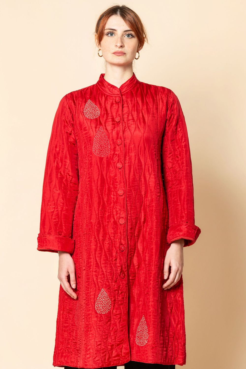 Cappottino ricamato, serie seta colore rosso, taglie: M (spalle 39-lungh.107)