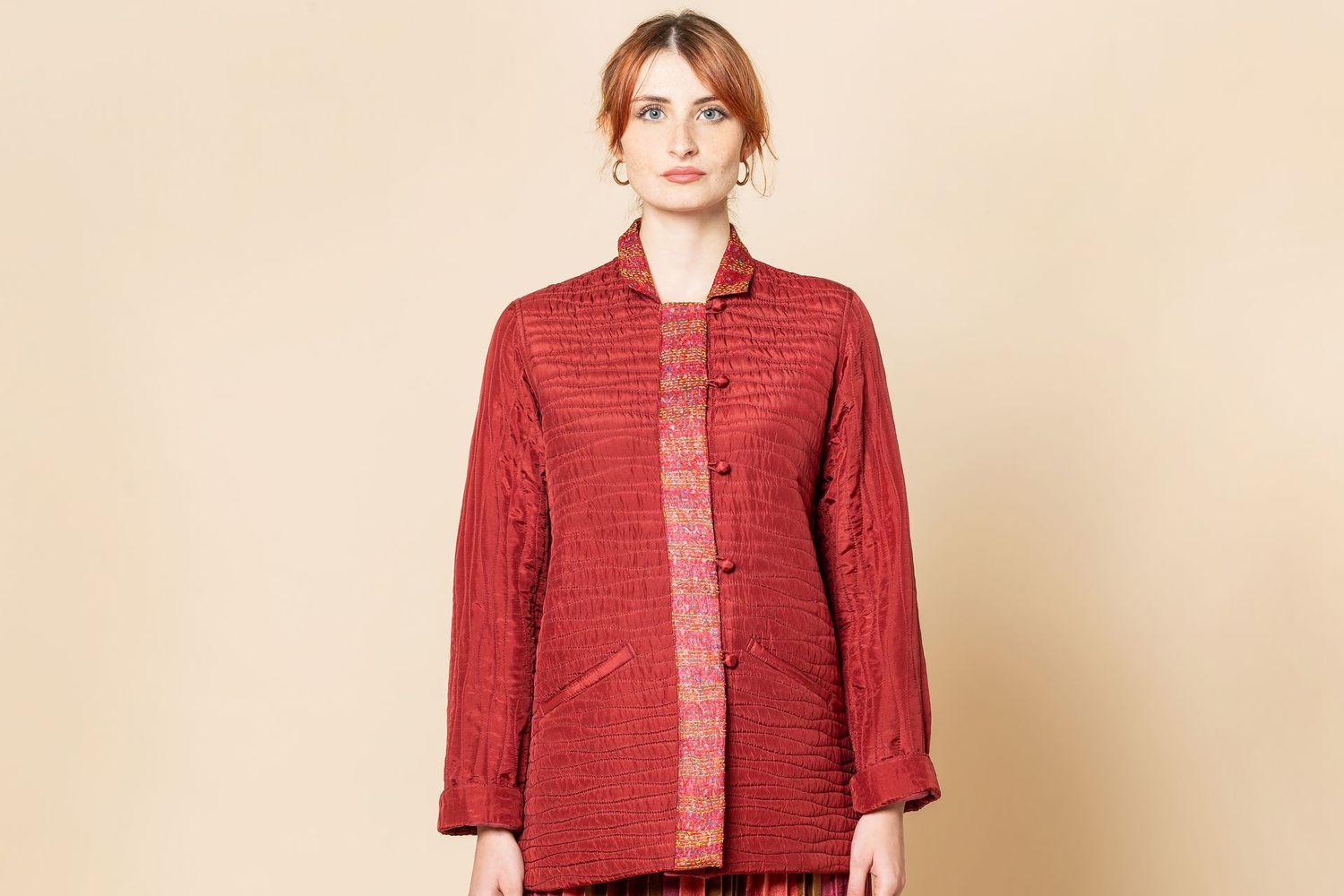 Giacca lunga, serie seta  bordeaux, taglie: M spalle39-lungh.69)BOURDOUX