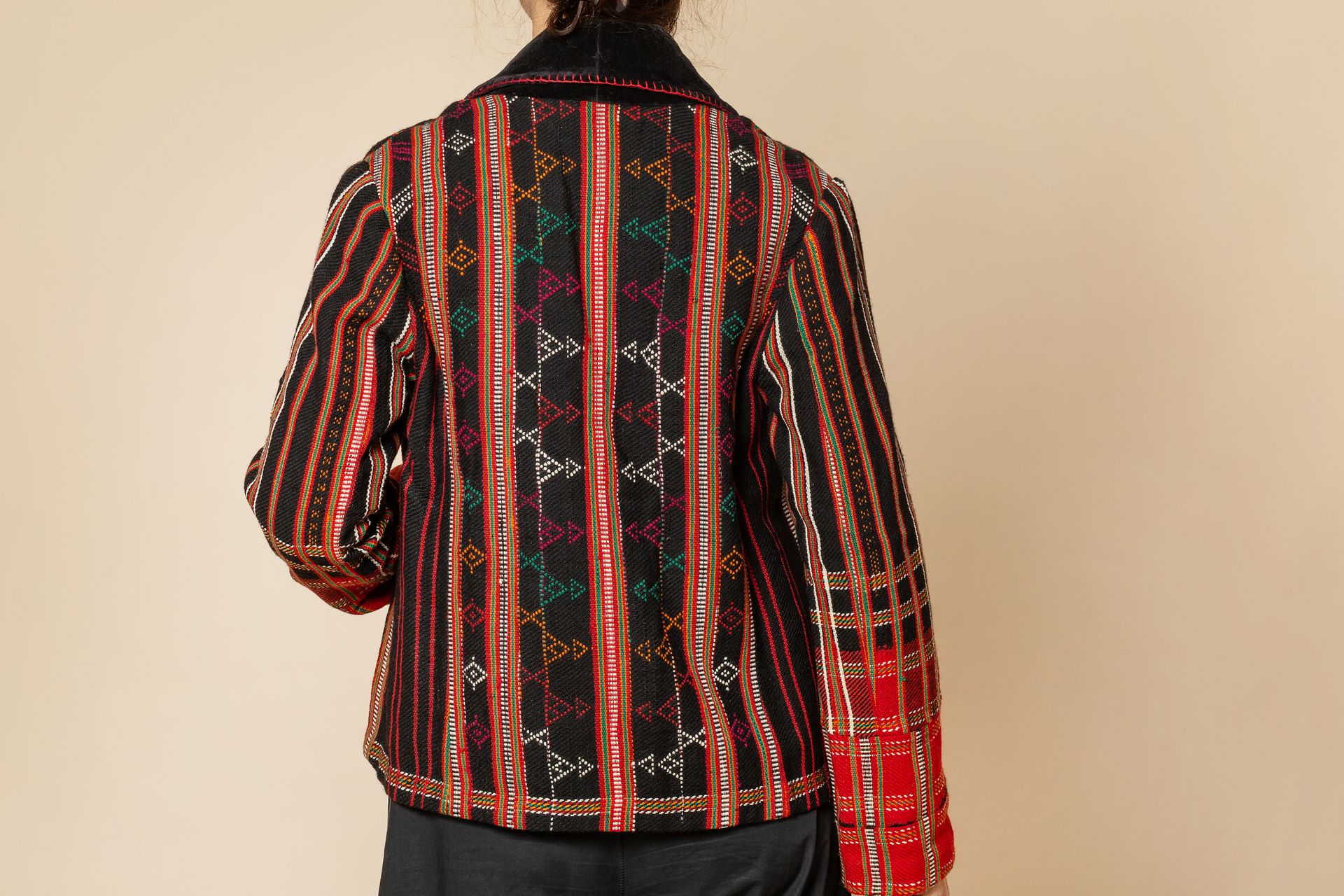 Giacca in lana, tessuta a mano colore nero