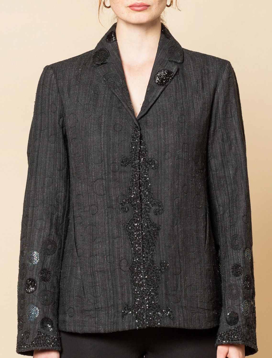 Giacca con paillettes e ricami serie seta colore nero