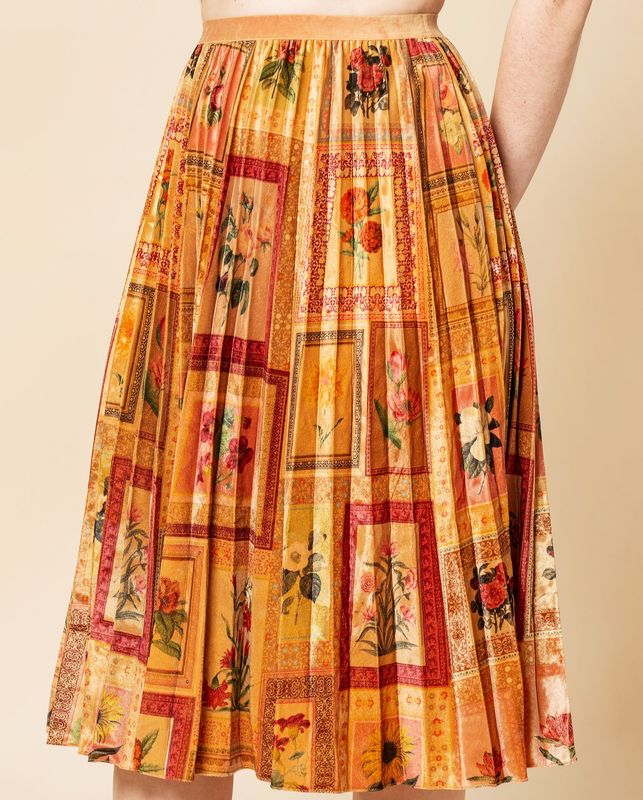 Gonna plissettata, serie velluto colore beige