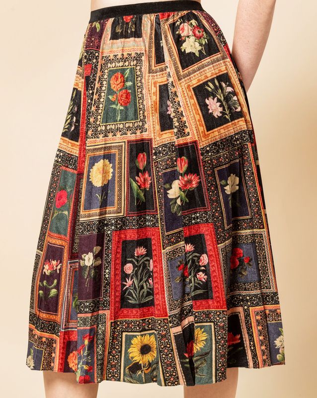 Gonna plissettata, serie velluto colore nero