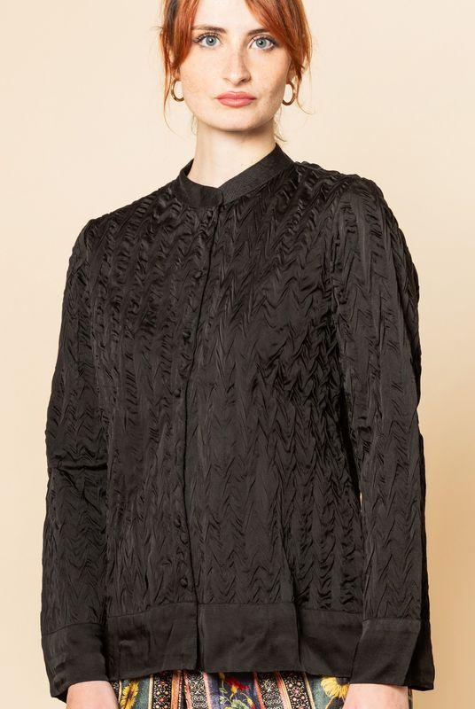 Giacca camicia arricciata colore nero