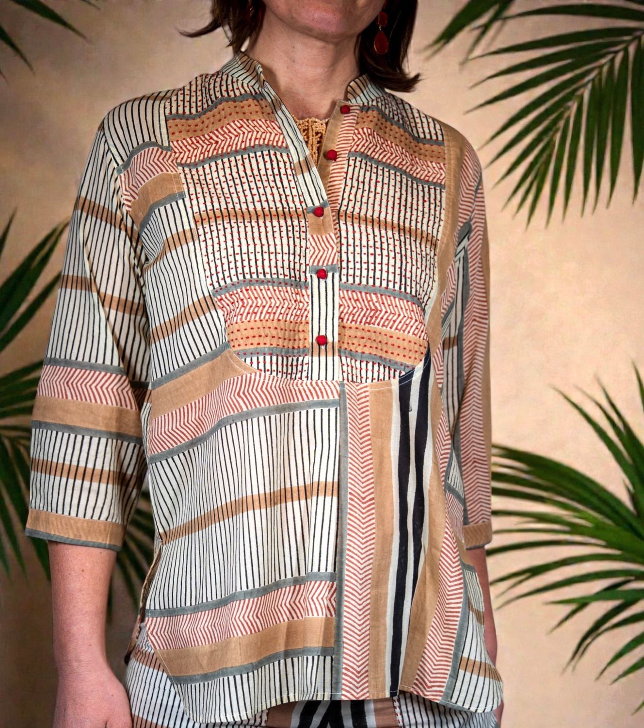 Camicia con plastron impunturato base ecrù