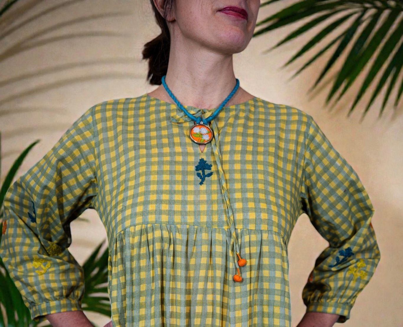 Vestito lungo a balze