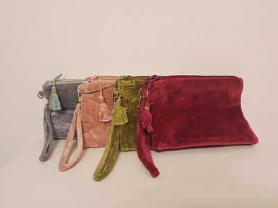Samt-Clutch mit doppeltem Reißverschluss Samt-Clutch mit doppeltem Reißverschluss