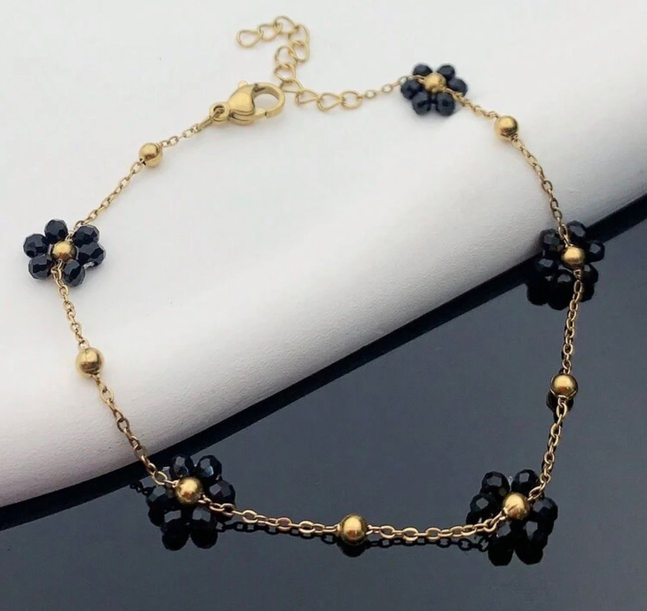 Bracelet Fleur Noire Élégance Bracelet Fleur Noire Élégance