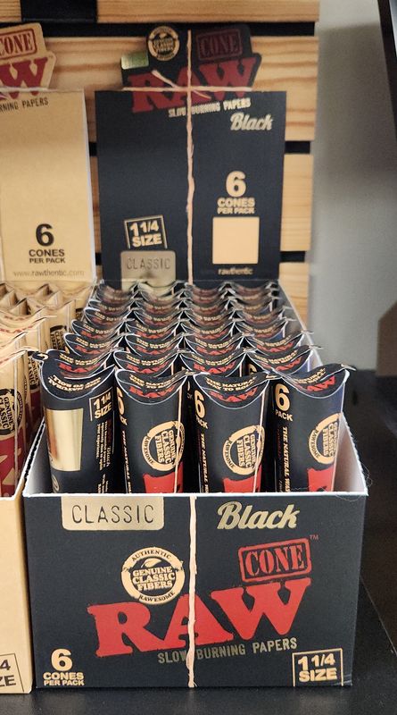 Raw Black 1 1/4 Slow Burning Cones