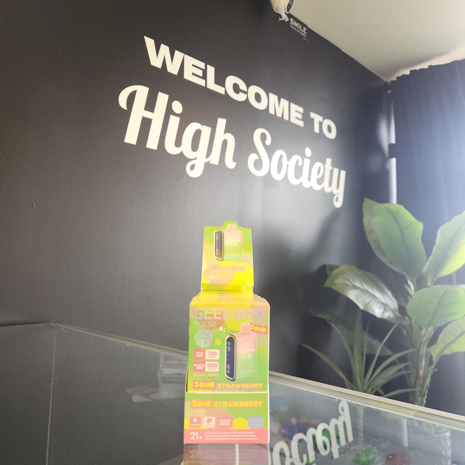 Geek Bar Pulse - Sour Strawberry