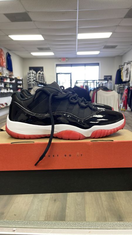 AIR JORDAN 11  LOW