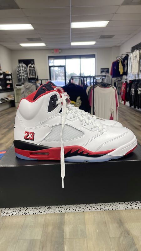 AIR JORDAN 5 RETRO OG SIZE 10 brand new