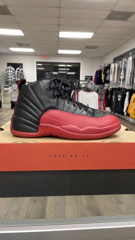 Air Jordan 12 RETRO size 8