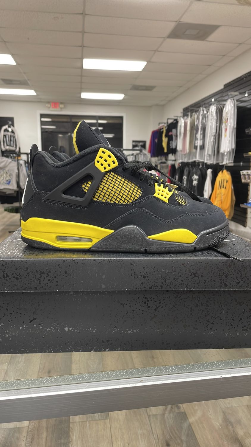 AIR JORDAN 4 retro used size 11.5