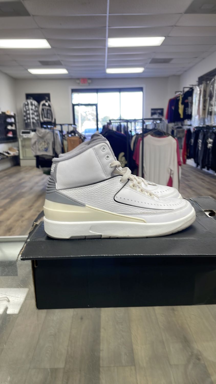 AIR JORDAN 2 RETRO GS SIZE 6 Y