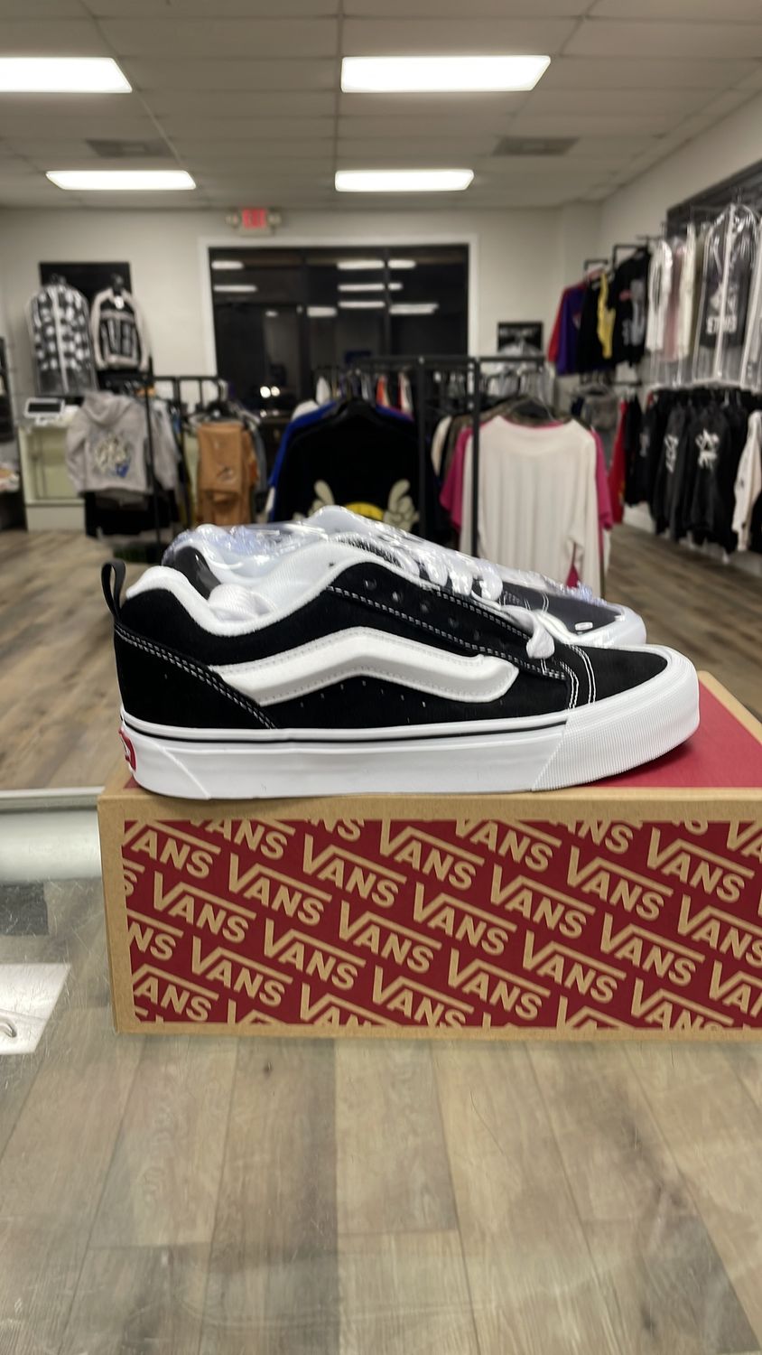 KNU SCKOOL VANS  SIZE 7.0