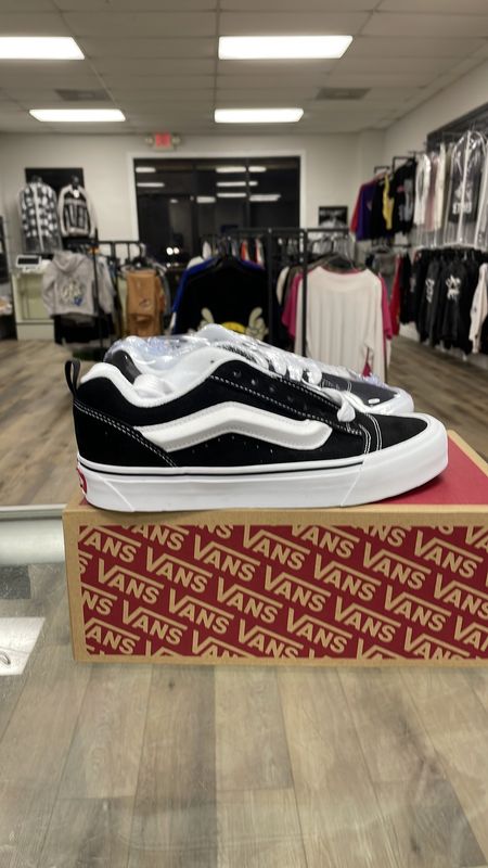 KNU SCKOOL VANS  SIZE 7.0