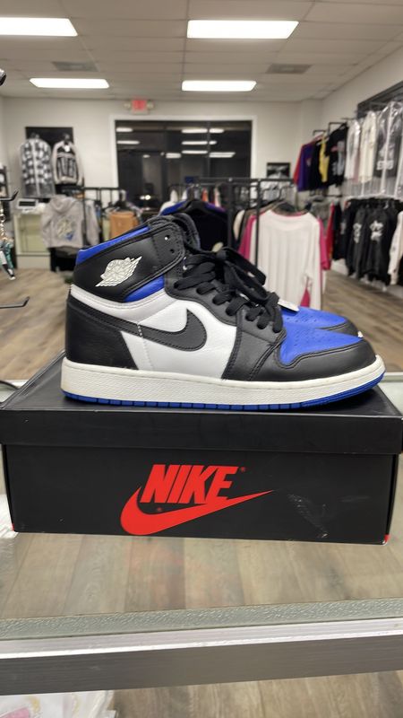 AIR JORDAN 1 used size 6.5 youth