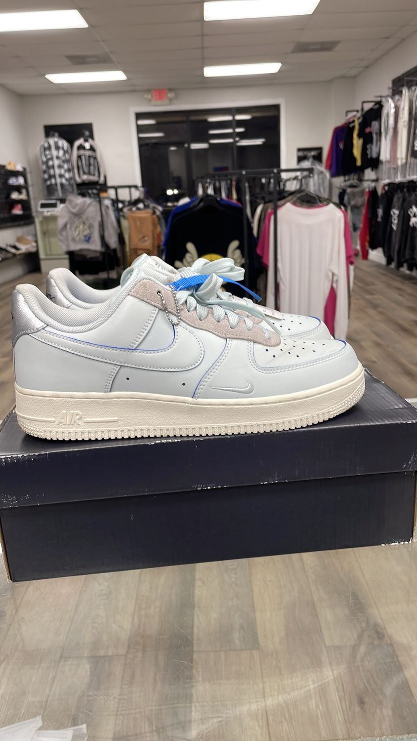AIR FORCE 1 07 LV8 used size 8